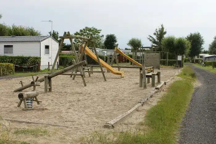 Aire de jeux pour enfants au camping en Baie de Somme